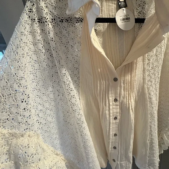 POL Cream Lace Detail Poncho style top - Picture 3 of 7